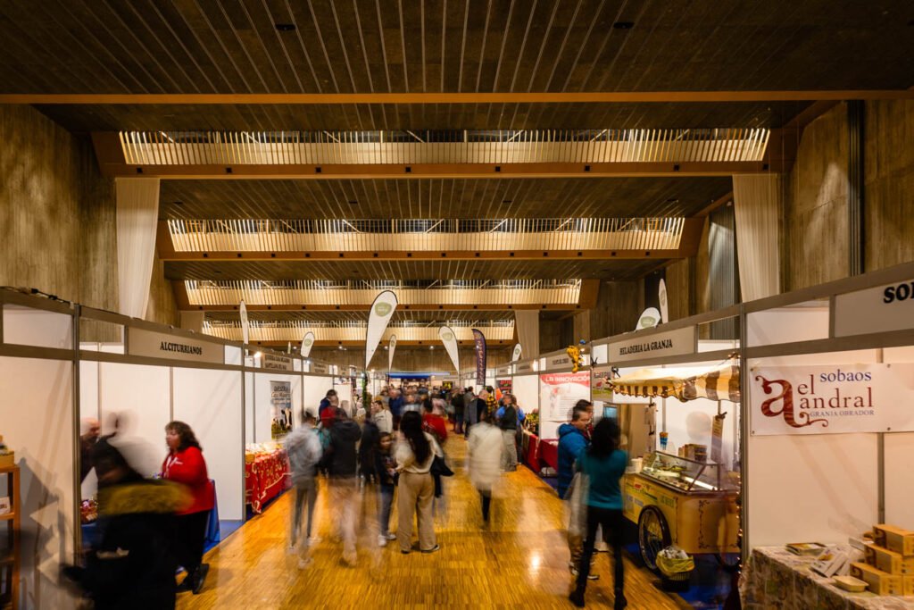 Celebración de feria de productos cántabros en el Salón Sardinero del Palacio de Exposiciones y Congresos de Santander